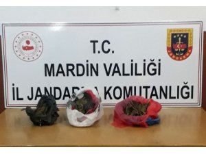 Durdurulan araçtan esrar çıktı