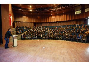 Yenimahalle'de parklardaki belediye görevlilerine "uyuşturucuyla mücadele" eğitimi