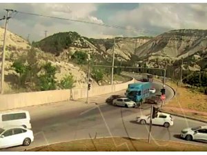 Burdur’da 5 kişinin yaralandığı zincirleme kaza MOBESE kamerasında