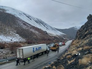 Yüksekova’da trafik kazası: 5 yaralı