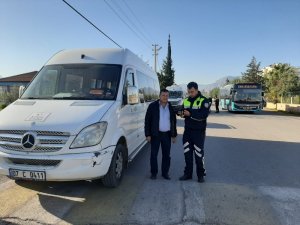 Okulların çevresindeki 128 şahıs incelendi