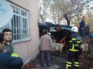 Barakada sigara içmek isterken 5 katlı binayı küle çeviriyorlardı