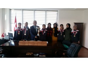 OSB Teknik Koleji atletizmde kupaları topladı
