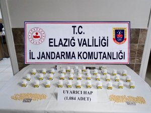 Elazığ’da jandarma ekipleri binden fazla uyarıcı hap ele geçirdi