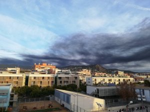 Barcelona’da geri dönüşüm fabrikasında yangın