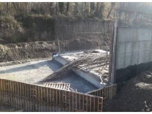 İskele devrildi, 3 işçi yaralandı