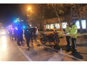 Beşiktaş’ta motosiklet polis aracına çarptı: 2 yaralı
