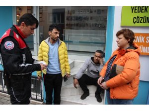 Yunus polisi cami önünde uyuşturucu trafiğine ‘dur’ dedi