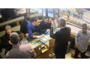 Kasayla çaldıkları altınları gülerek satmışlar