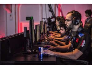 Red Bull Son Şampiyon’da online eleme zamanı
