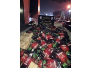 Duvarı delip 90 bin liralık çay çaldılar
