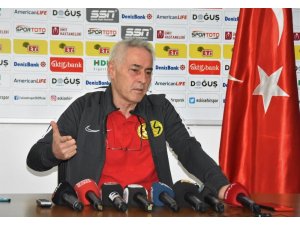 Eskişehirspor Teknik Direktörü Demirbakan’dan camiaya ‘Mustafa Denizli’ göndermesi