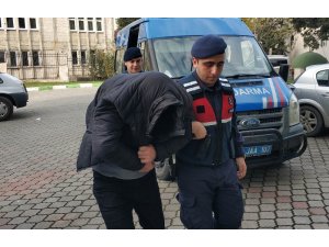 Eşinin aracını yakan koca adliyede