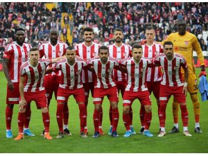 Sivasspor’da 4 futbolcu sarı kart sınırında