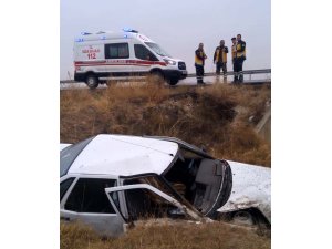 Aksaray'da otomobil devrildi: 2 yaralı