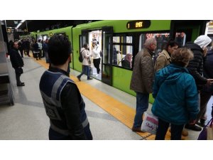 Bursa polisinden metro istasyonlarında denetim
