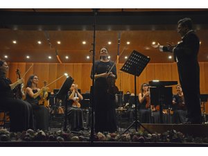 Bursa Bölge Devlet Senfoni Orkestrası, keman sanatçısı Tatiana Samouil'i ağırladı