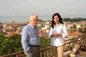 Şimdi söylersem yer yerinden oynar