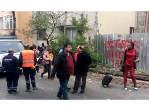 GÜNCELLEME 3-Şişli'de binanın çatısında çökme meydana geldi