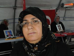 'Oğlum gelmeden buradan kalkmayacağım'