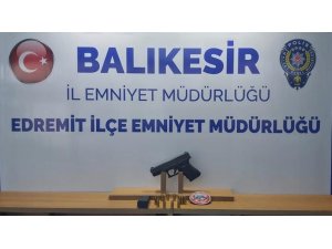 Balıkesir’de polisi 6 silah ele geçirdi