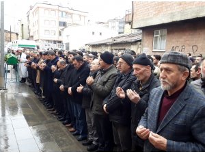 Bayburt’ta öldürülen Zehra Erdemir, son yolculuğuna uğurlandı