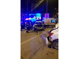 Kontrolden çıkan araç 6 otomobile çarptı: 3 yaralı