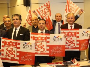 Fenerbahçe maçı öncesi 5 bin 858 adet Sivasspor bayrağı dağıtacak