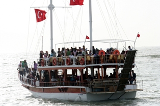 En büyük gezinti yatı ilk sefere çıktı