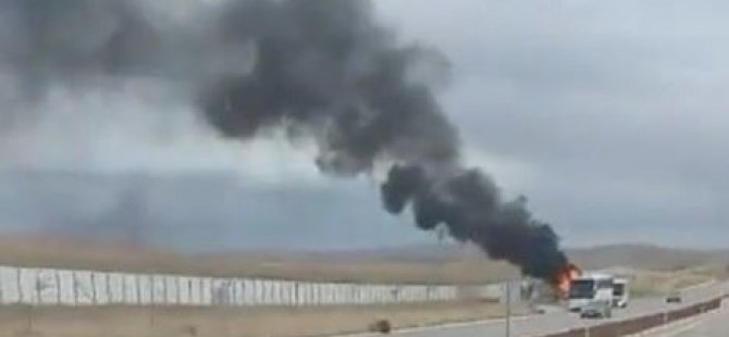 Seyir halindeki tır alev alev yandı
