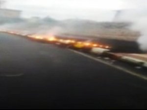 Aşırı yükü taşıyamayan yüksek gerilim hattı kablosu yanarak koptu