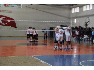 TVF Erkekler 1. Lig: Solhanspor: 3 - Şanlıurfa B.Ş.B.: 1