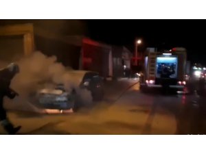 Seyir halinde alev alan araç hurdaya döndü