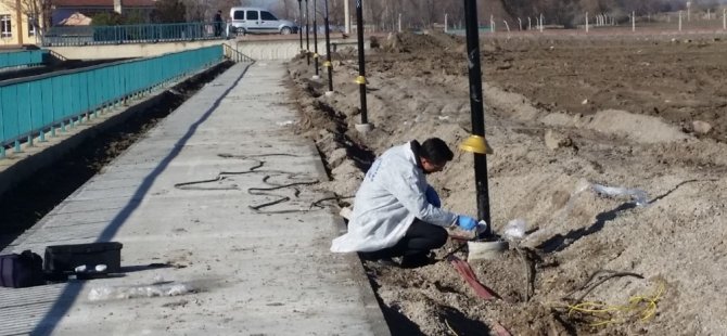 Hırsızlar aydınlatma direklerindeki 45 bin liralık elektrik kablolarını çaldı