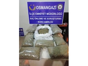 Kiralık araçtan 15 kilo uyuşturucu çıktı