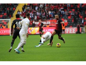 Süper Lig: Gaziantep FK: 0 - Kayserispor: 0 (İlk Yarı)