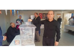 AK Parti Efeler delegeleri belirlemek için sandığa gitti
