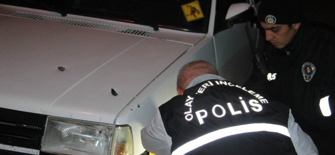 Seyir halindeki otomobile kurşun yağdırdılar