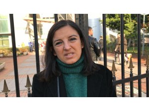 Rehin aldığı eşinin kafasını defalarca demire vurmuş