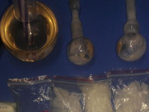 Üzerlerlerinden uyuşturucu çıktı