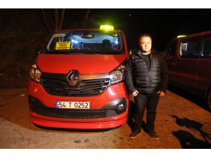 Sakarya'da rahatsızlanan çocuğu hastaneye yetiştiren dolmuş şoförü ödüllendirildi