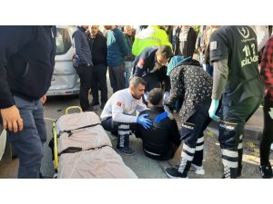 Motosiklet ile hafif ticari araç çarpıştı: 1 yaralı