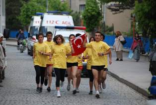 Bayrak koşusu başladı