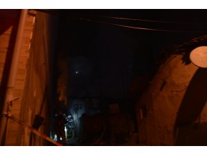 Elektrikli sobadan çıkan yangın evi küle çevirdi