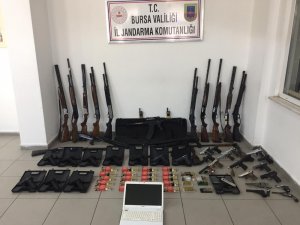 Bursa’da kaçak silah tacirlerine şafak operasyonu... Onlarca silah ve tüfek yakalandı