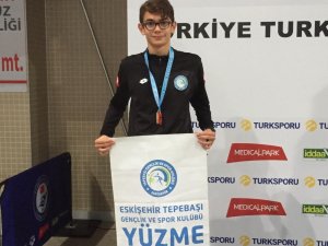 Tepebaşı’nın yüzücüleri derecelerle döndü
