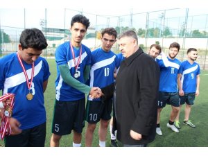 SAÜ’de, futbol turnuvası düzenlendi