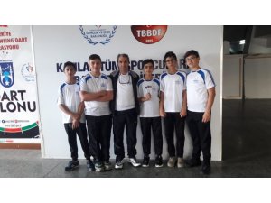 Isparta’da antrenör muhtarın çalıştırdığı dart sporcusu Türkiye 3.’sü oldu