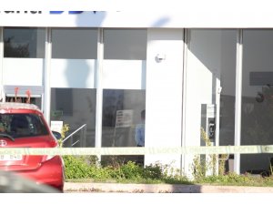 Banka eylemcisi ailesini duyunca ikna oldu