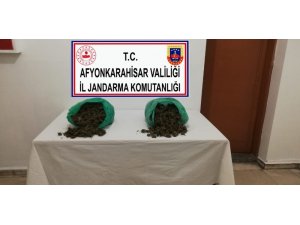 Şüphe üzerine arama yapılan araçtan 3 kilo esrar çıktı